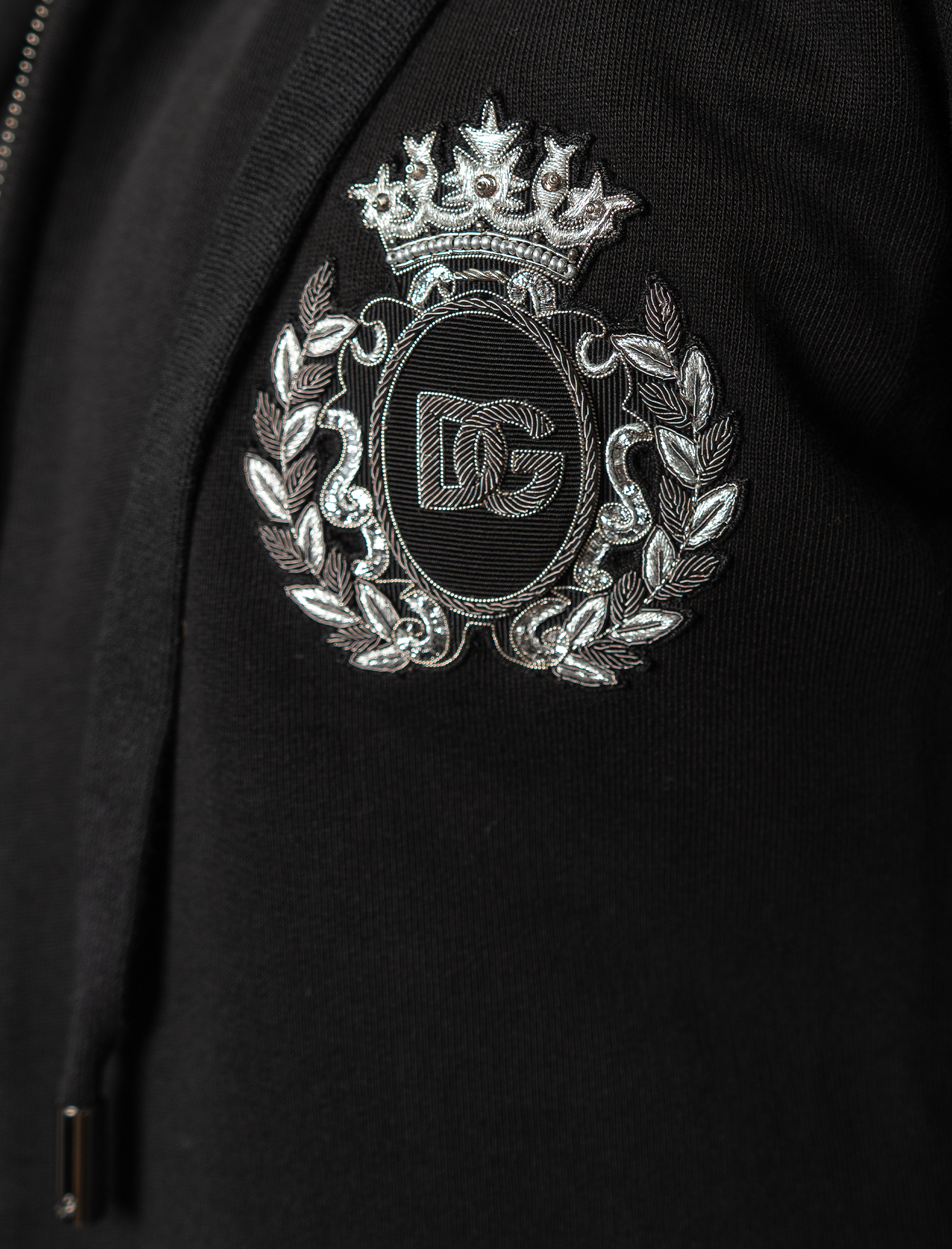 Heraldic patch zipped vest