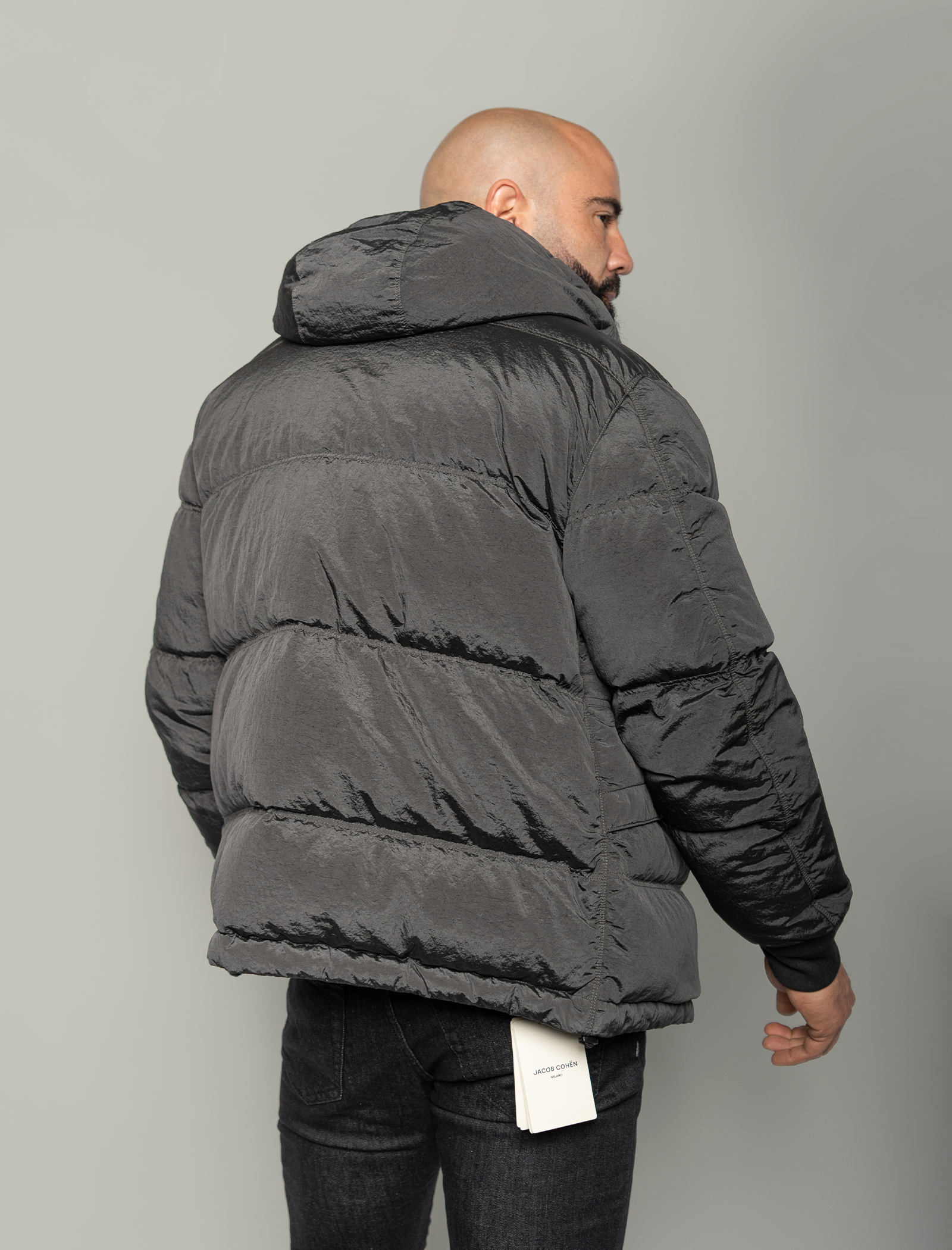 Econyl® nylon metal jacket