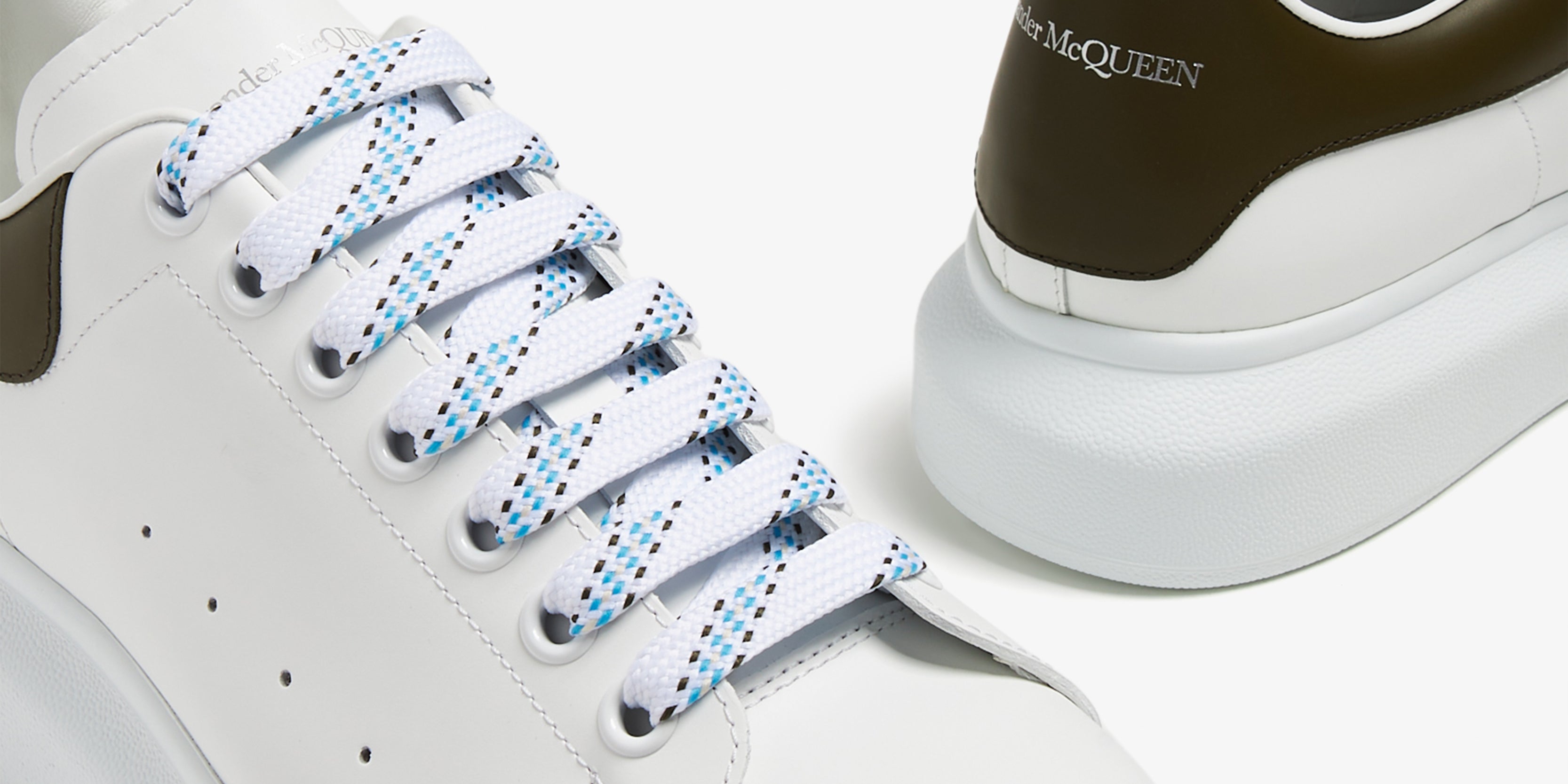 Alexander McQueen Larry Oversized Sole Sneaker: Stijlvol, Iconisch en Onmisbaar